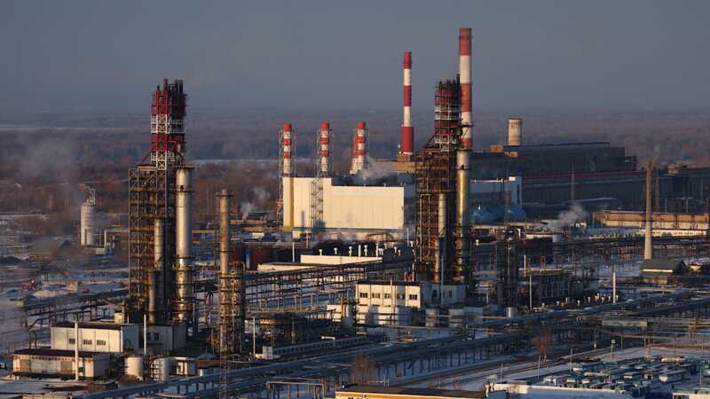 Атака дронов вывела из строя 40% мощностей второго по размеру нефтеперерабатывающего завода в России